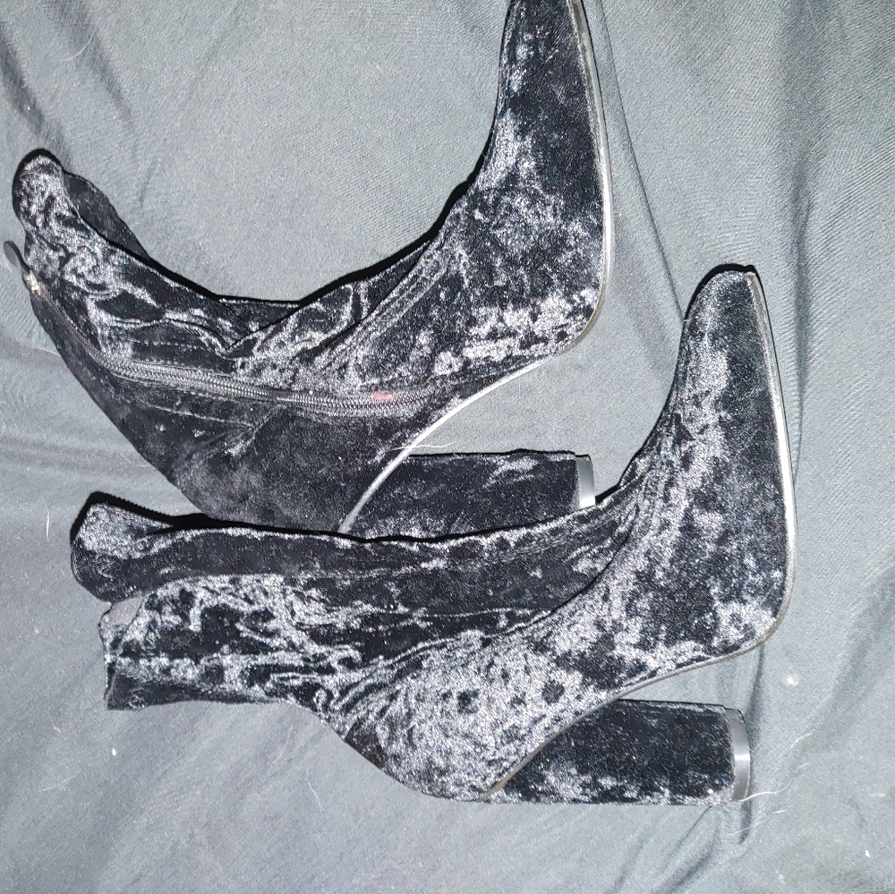 Cape Robbin black crushed velvet heeled boots size 8